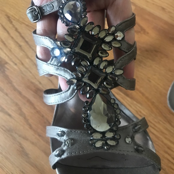 BCBG Maxazria Dress Heels - Picture 4 of 6